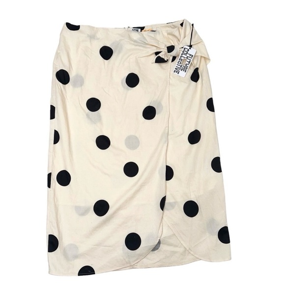 NWT Side-Tie Sarong Midi Skirt -
Future Collective Cream/Black
Polka Dots Sz 20 - Picture 4 of 8